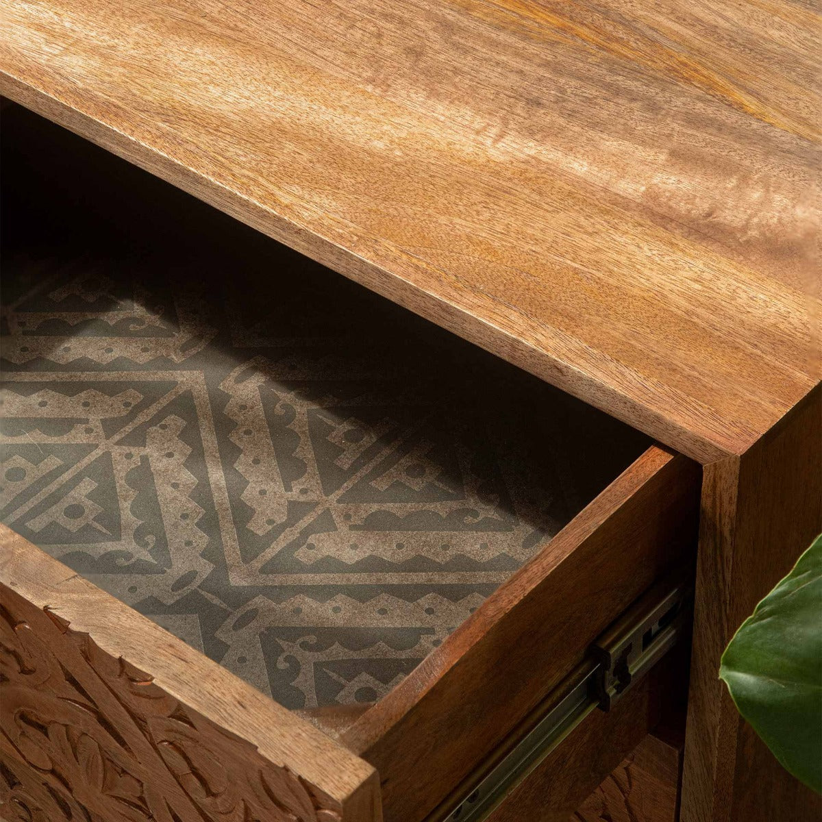 Triple chest drawer with metal legs - J.L.HOME DECOR