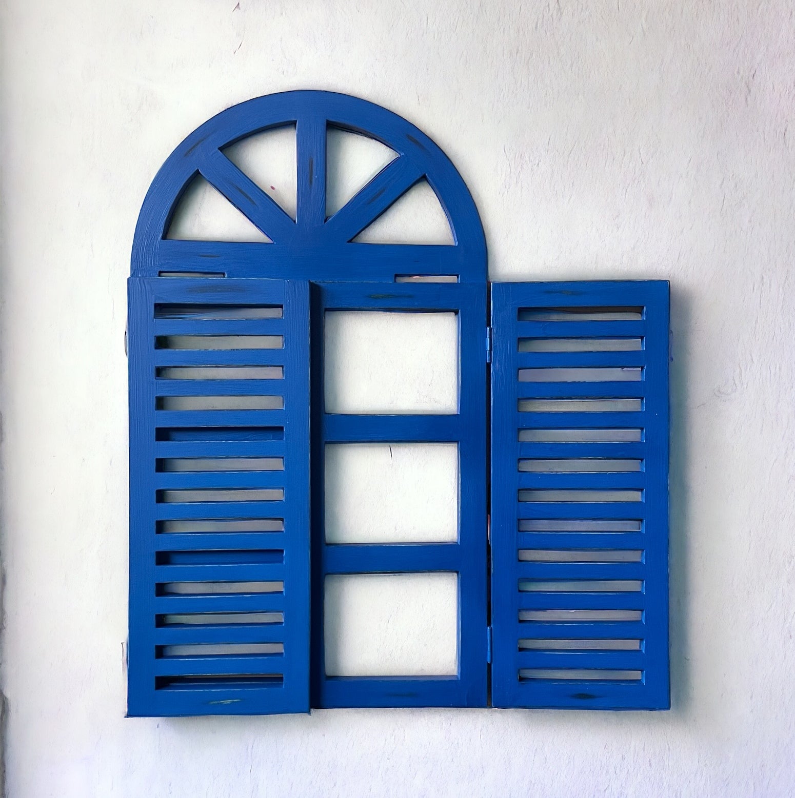 Illusion Wall Mountable Frame