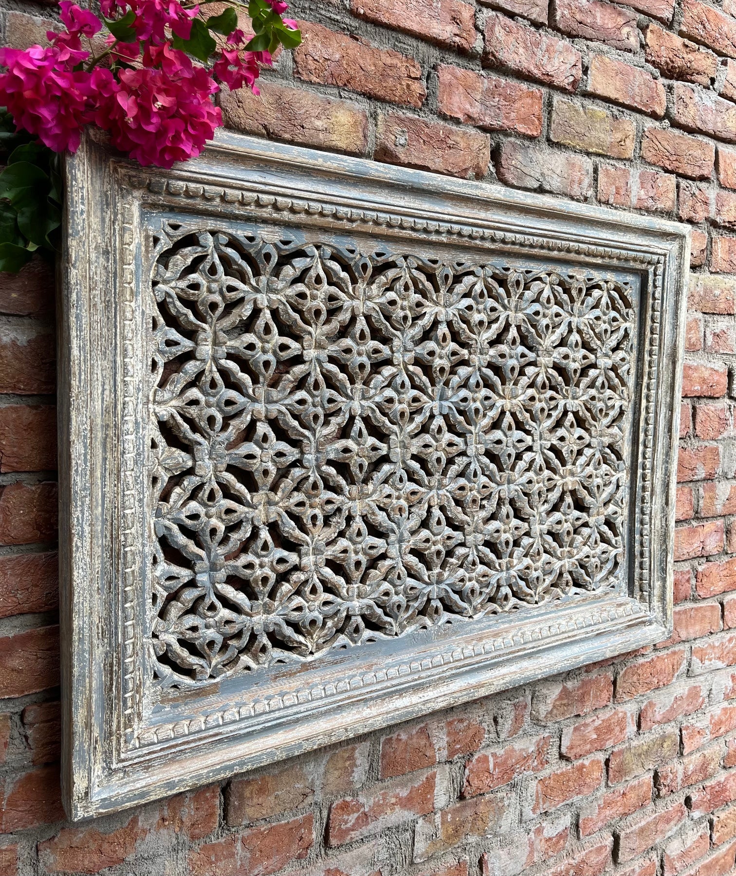 Hand‑Carved Jali Wall Panel in Mango Wood — Distressed Grey Indian Wall Decor, Lattice Carved Wooden Panel (41 × 30 in)