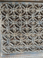 Hand‑Carved Jali Wall Panel in Mango Wood — Distressed Grey Indian Wall Decor, Lattice Carved Wooden Panel (41 × 30 in)