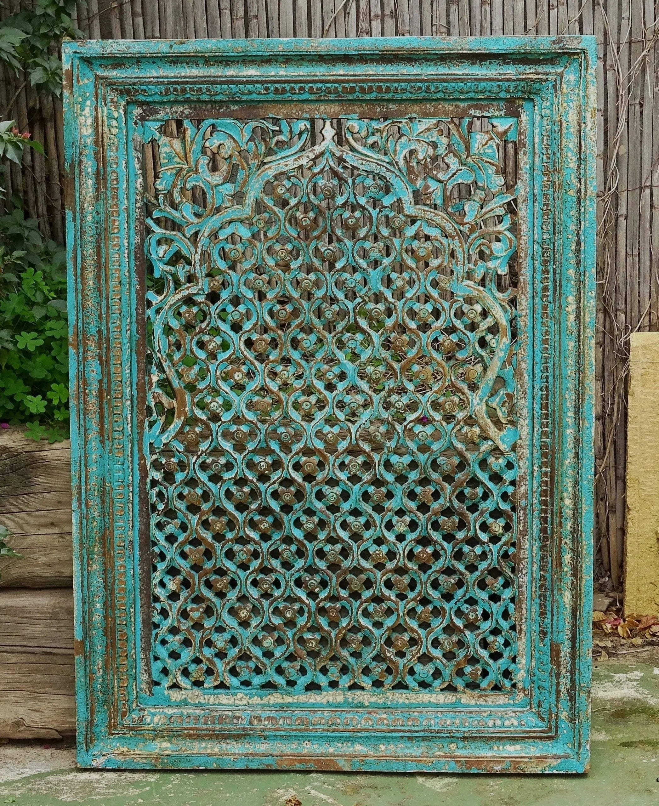 Hand‑Carved Mango Wood Wall Panel — Distressed Turquoise, Quatrefoil Jali Lattice with Floral Crown, 76 × 107 × 6 cm Headboard  3D wall decor jlhomedecor2021.myshopify.com