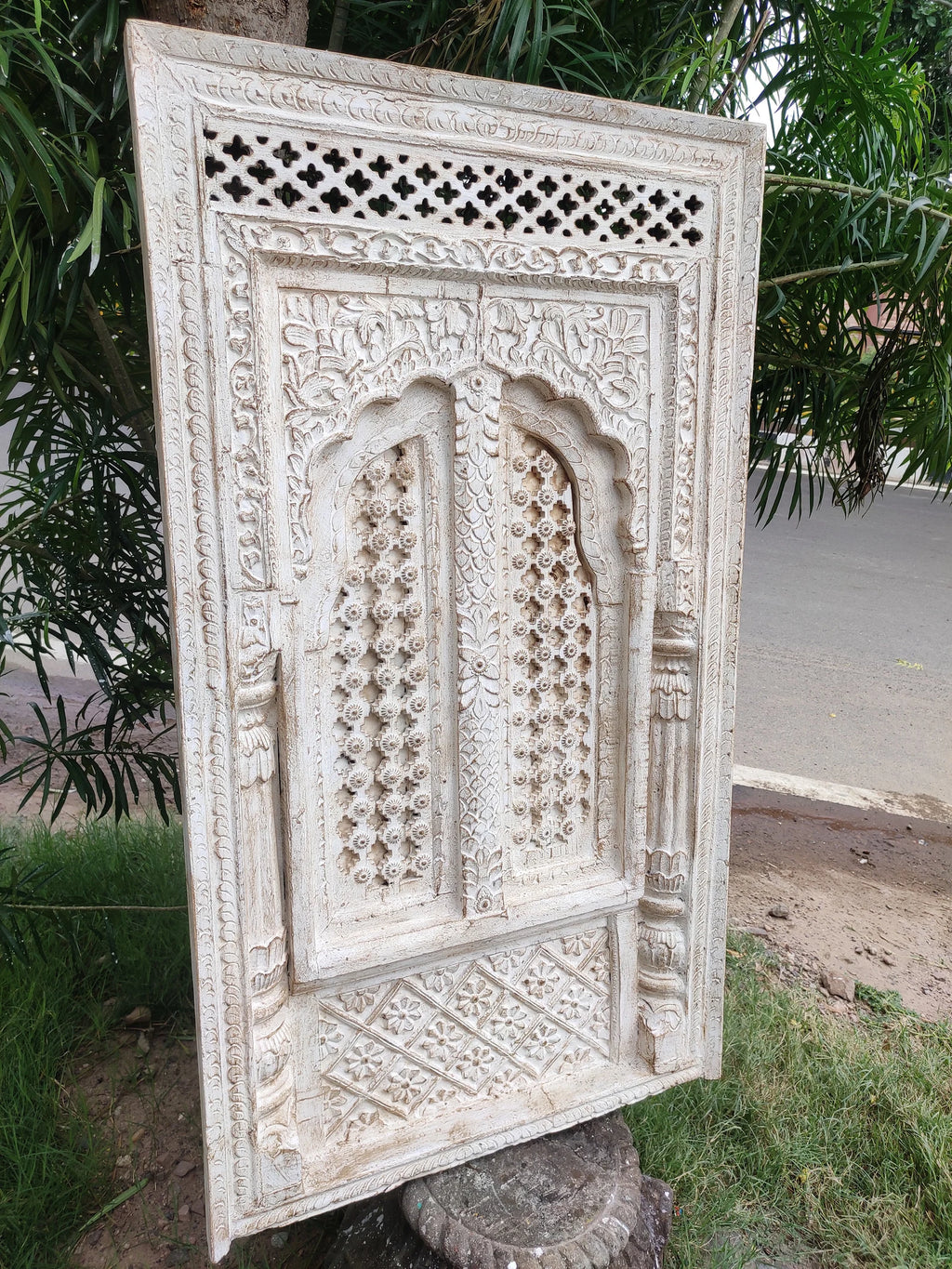 Vintage Carved Wood & Brass Window Frame — Handcrafted Mango Wood Wall Hanging, 122 × 69 × 10 cm (Fixed, Non‑Openable)