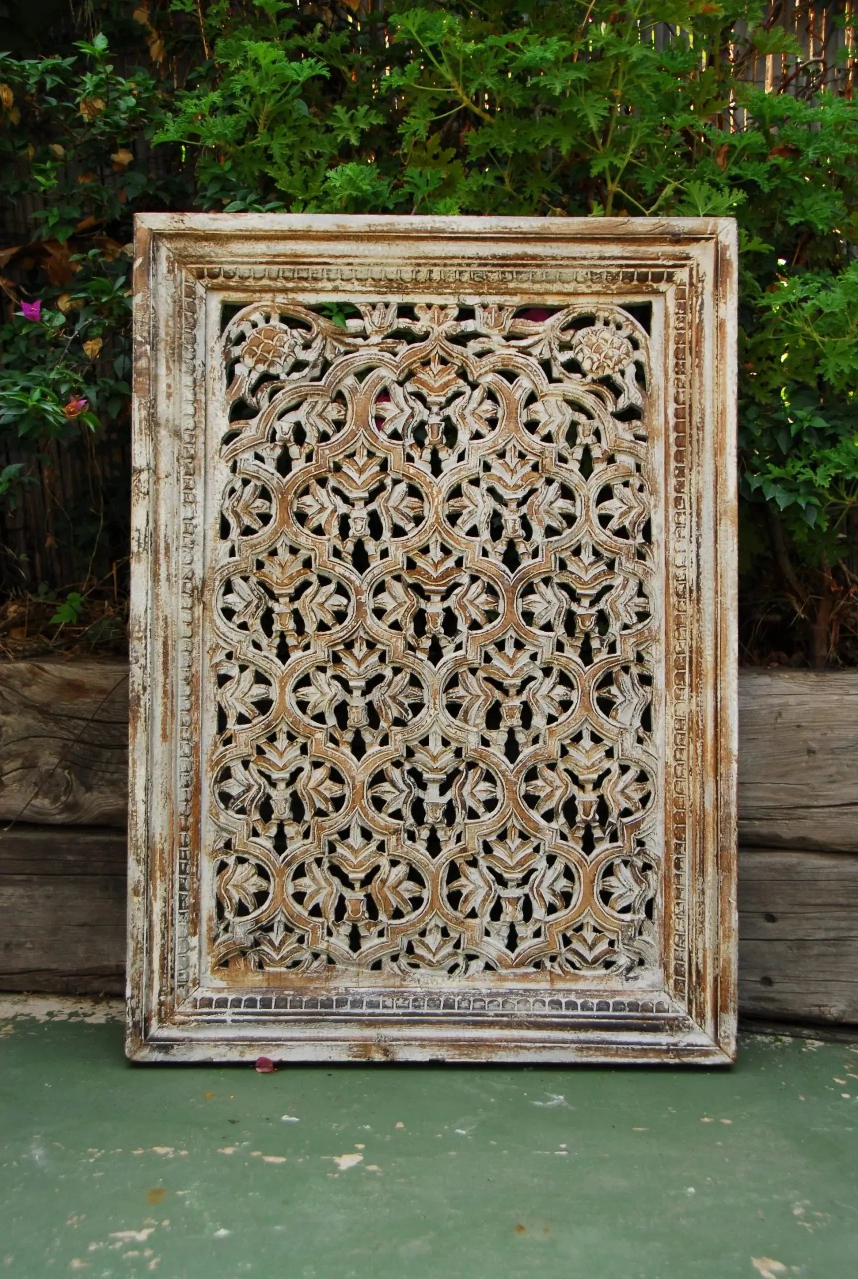 Hand‑Carved Mango Wood Wall Panel — Distressed White, Geometric Floral Lattice, 76 × 106 × 6 cm Headboard  3D wall decor jlhomedecor2021.myshopify.com