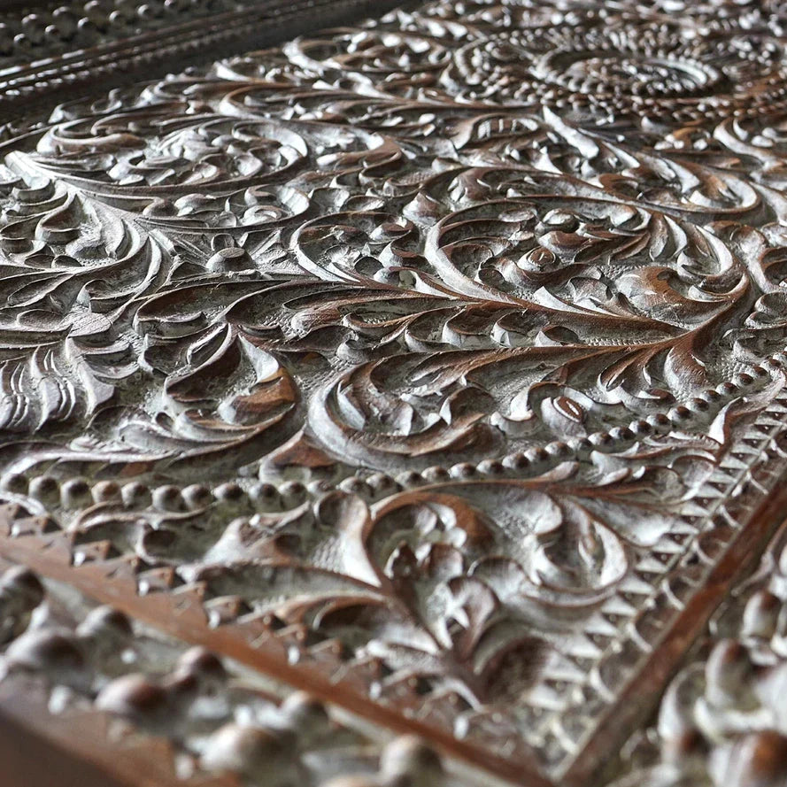 Hand‑Carved Mango Wood Dining Table — Solid Wood 6‑8 Seater, Artisan Detailing, 200 × 90 × 78 cm (65 kg)