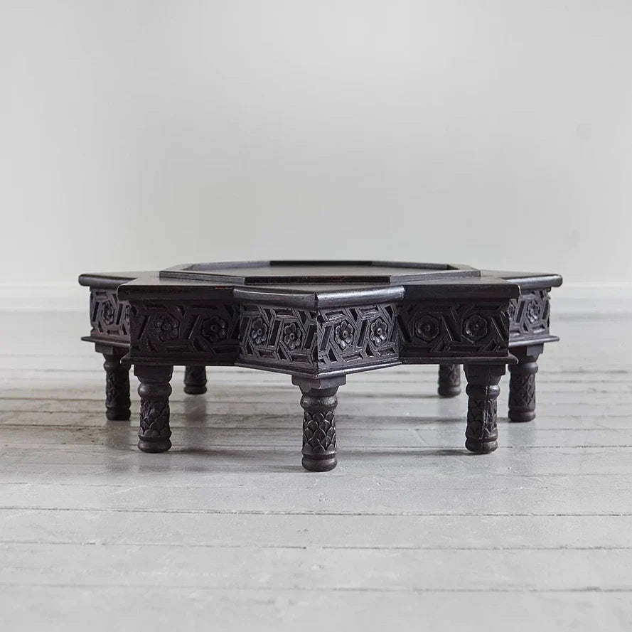 Moroccan‑style octagonal carved apron coffee table with turned legs, 8 kg.

