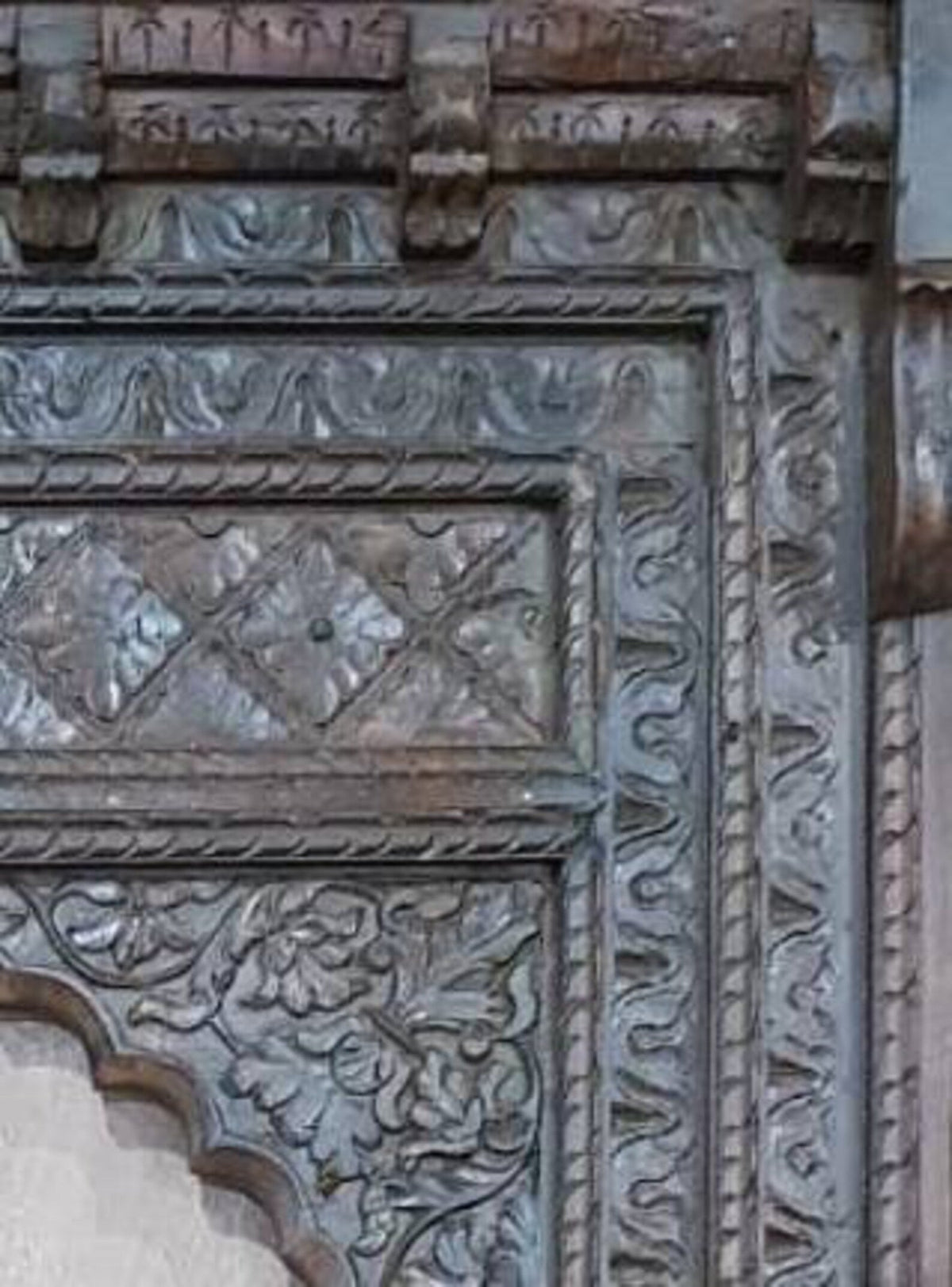 Solid Mango Wood Full‑Length Arch Mirror — Hand‑Carved Mughal Frame, 210 × 110 × 15 cm, Distressed Brown