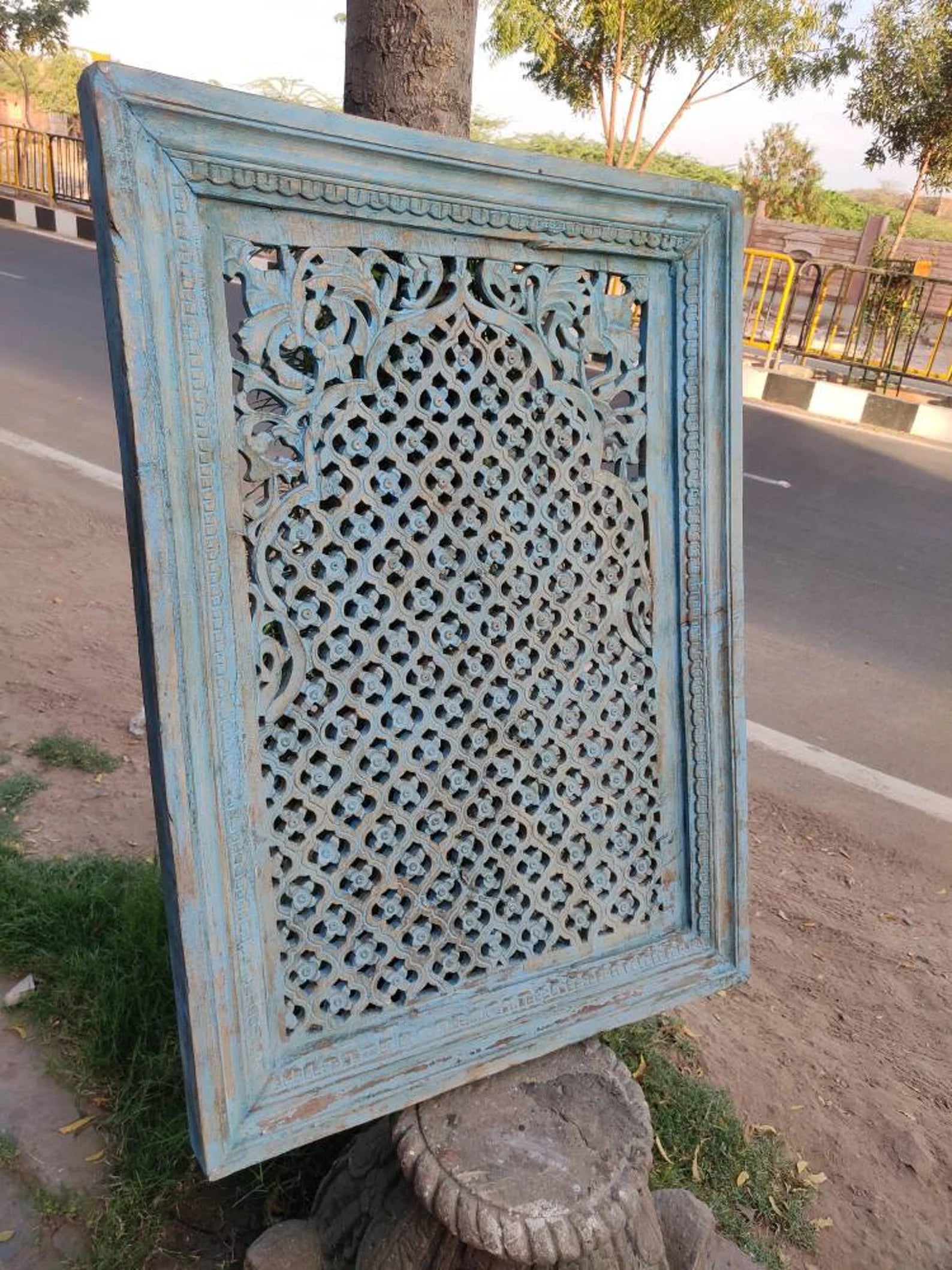 Hand‑Carved Floral Wall Panel — Indian Mango Wood, Distressed Brown, 105 × 75 Cms