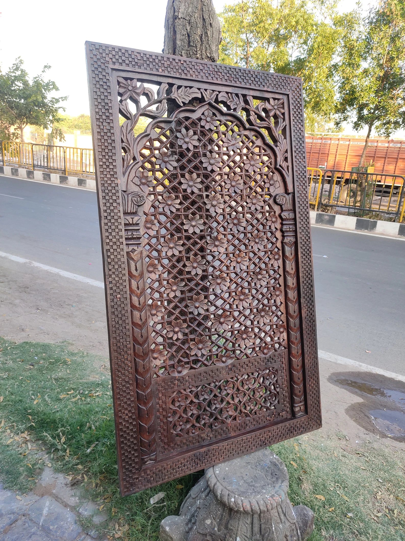 Hand‑Carved Jali Wall Panel — Intricate Mango Wood, Brown Finish, 150 × 90 cm