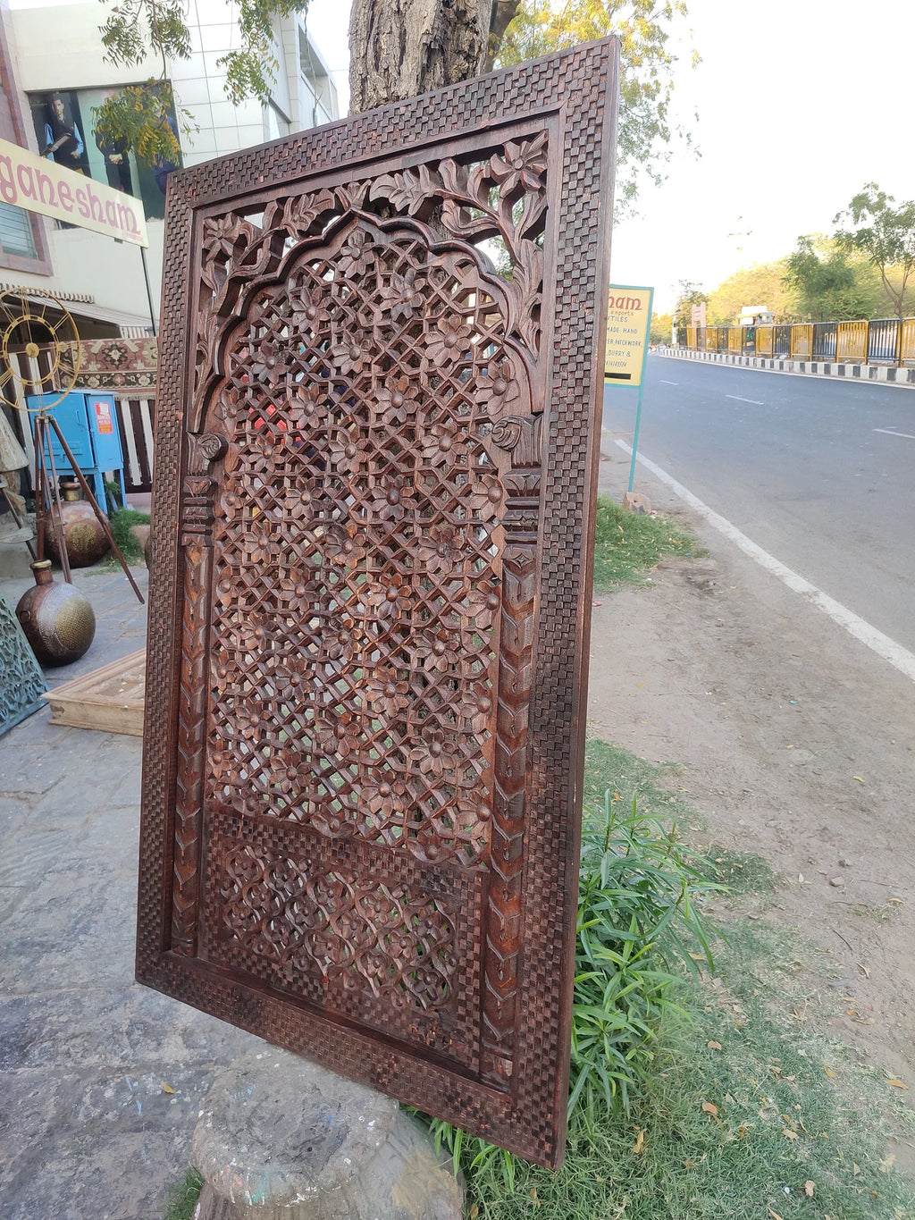 Hand‑Carved Jali Wall Panel — Intricate Mango Wood, Brown Finish, 150 × 90 cm