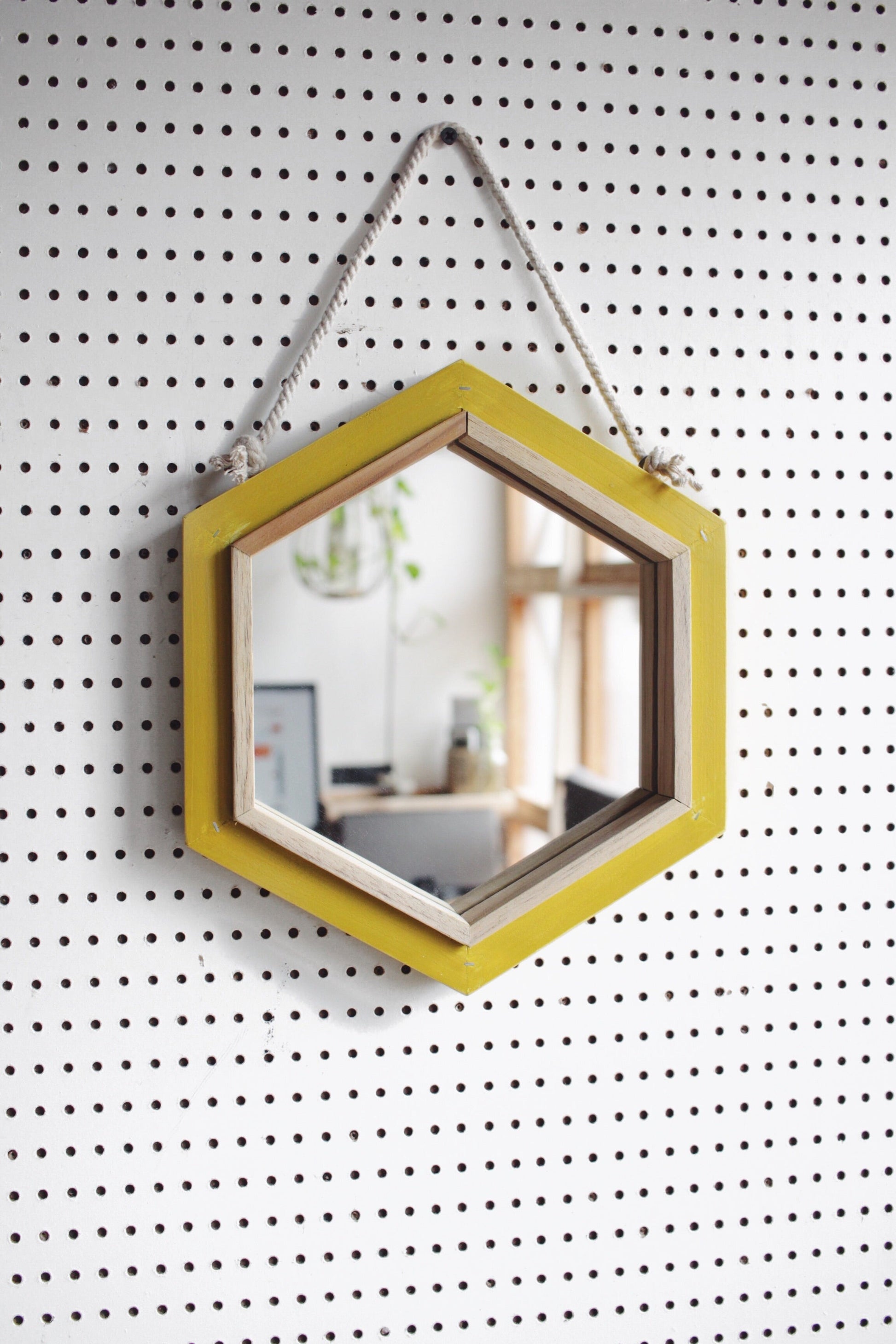 Hexagonal Elegance: A Stunning Mirror for Your Stylish Home Decor - J.L.HOME DECOR
