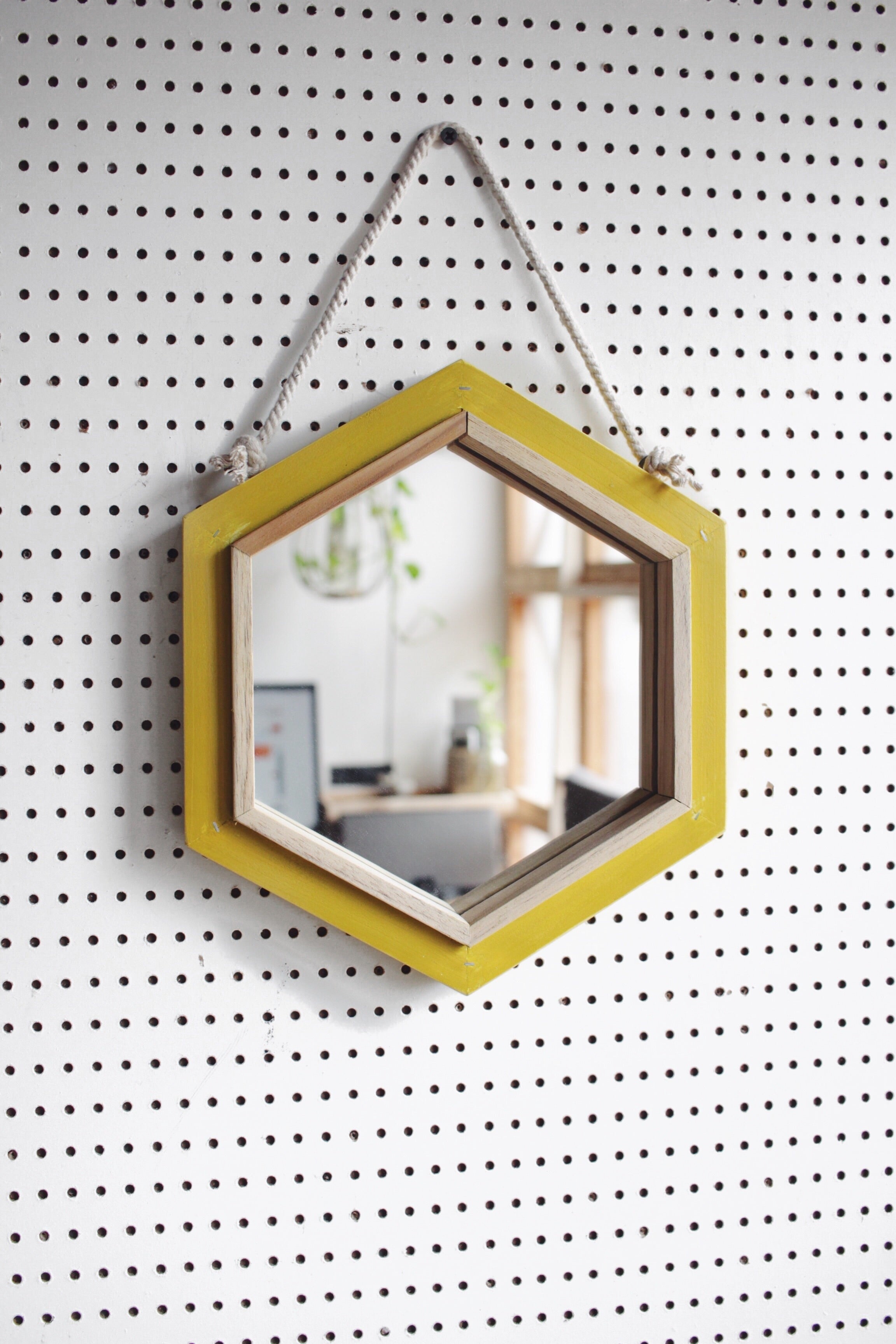 Hexagonal Elegance: A Stunning Mirror for Your Stylish Home Decor - J.L.HOME DECOR