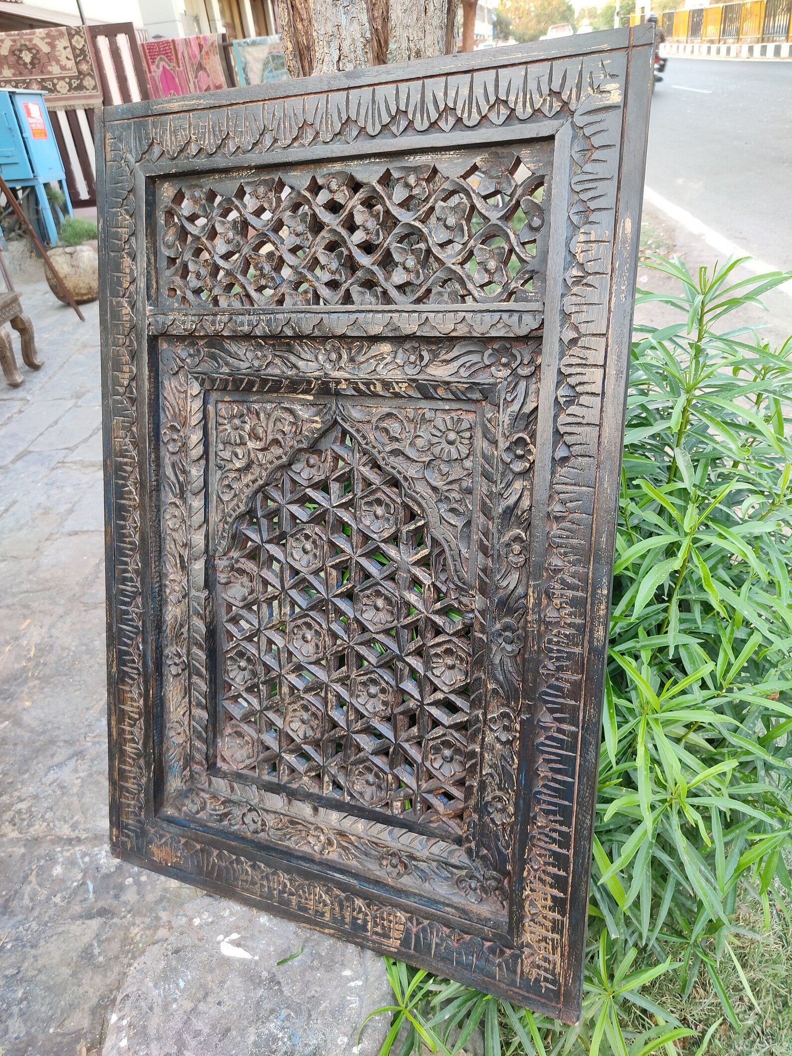 Hand‑Carved Jali Wall Panel — Solid Mango Wood, Distressed Finish, 90 × 60 × 10 cm