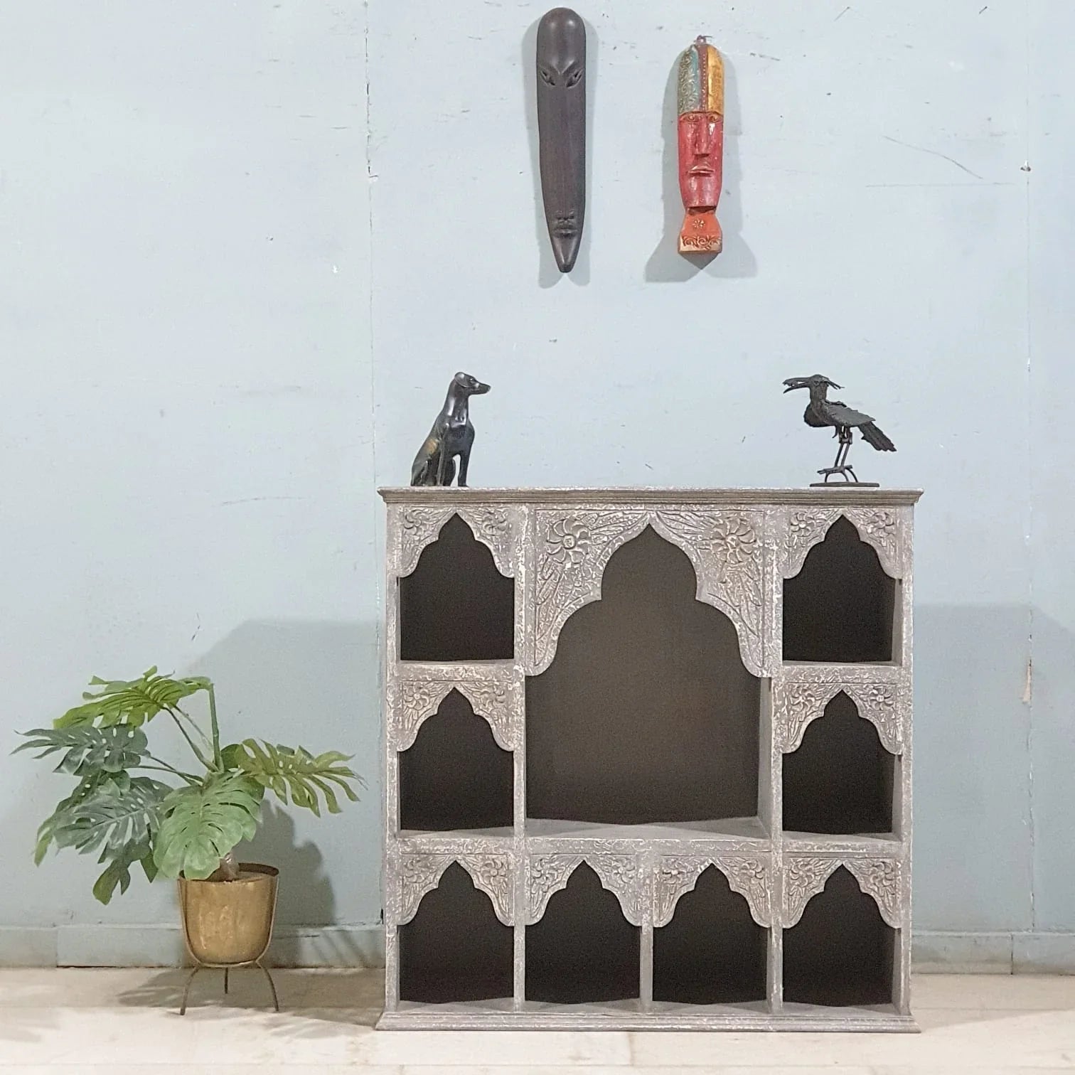 Hand‑Carved Mango Wood Mehrab Bookshelf — Grey Finish, Arched Openings, 90 × 90 × 30 cm