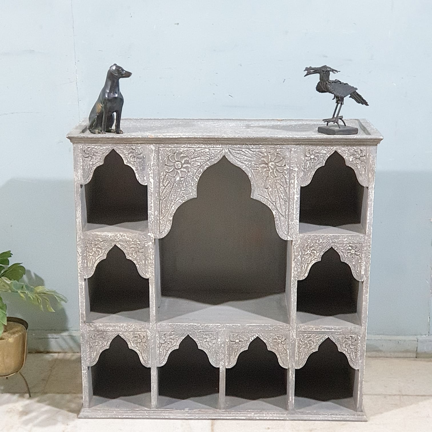Hand‑Carved Mango Wood Mehrab Bookshelf — Grey Finish, Arched Openings, 90 × 90 × 30 cm