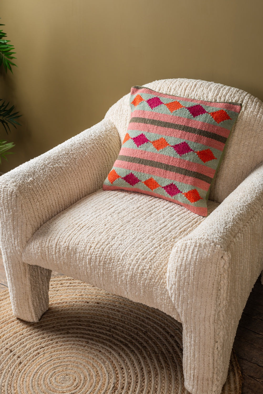 Discover our wide range of **living room chairs**, **lounge chairs**, and **bedroom chairs**, each designed for ultimate comfort and style. From **relaxing chairs** and **comfortable chairs** to luxurious **wing chairs** and versatile **chaise lounges**, our collection includes seating solutions for every space. Explore **modern living room chairs**, **big chairs**, and **high-back living room chairs** for sophisticated spaces. Add functionality with **corner chairs for bedrooms**, **TV chairs**, and **smal